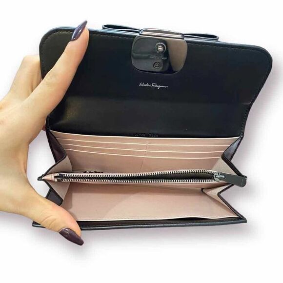 Salvatore Ferragamo Calfskin Leather Continental Bow Wallet - Picture 4 of 10